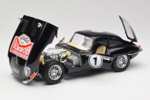 Jaguar E-Type Series 1 #1 British Racing Green Bburago 1:18 3018-M3 Метал — снимка 2 от 8