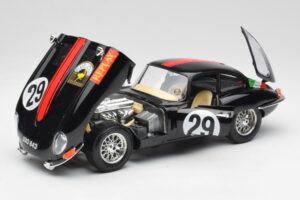 Jaguar E-Type #29 Черен Bburago 1:18 3018-M4 Метал — снимка 2 от 8