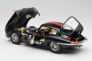 Jaguar E-Type #29 Черен Bburago 1:18 3018-M4 Метал — снимка 5 от 8