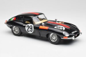 Jaguar E-Type #29 Черен Bburago 1:18 3018-M4 Метал — снимка 6 от 8