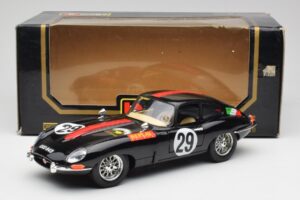 Jaguar E-Type #29 Черен Bburago 1:18 3018-M4 Метал — снимка 8 от 8