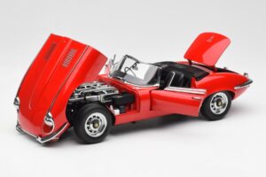 Jaguar E-Type Roadster Series III V12 Червен AUTOart 1:18 73523 Метал — снимка 2 от 8