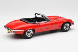 Jaguar E-Type Roadster Series III V12 Червен AUTOart 1:18 73523 Метал — снимка 3 от 8