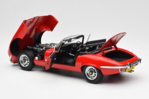 Jaguar E-Type Roadster Series III V12 Червен AUTOart 1:18 73523 Метал — снимка 5 от 8