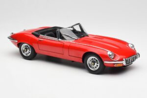 Jaguar E-Type Roadster Series III V12 Червен AUTOart 1:18 73523 Метал — снимка 6 от 8