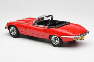 Jaguar E-Type Roadster Series III V12 Червен AUTOart 1:18 73523 Метал — снимка 7 от 8
