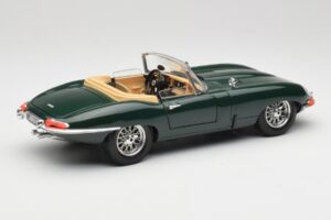 Jaguar E-Type Series 1 Roadster Зелен Bburago 1:18 3018-M5 Метал — снимка 3 от 8