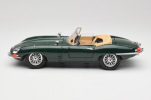 Jaguar E-Type Series 1 Roadster Зелен Bburago 1:18 3018-M5 Метал — снимка 4 от 8