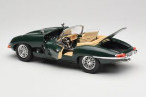 Jaguar E-Type Series 1 Roadster Зелен Bburago 1:18 3018-M5 Метал — снимка 5 от 8
