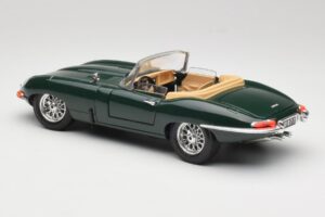 Jaguar E-Type Series 1 Roadster Зелен Bburago 1:18 3018-M5 Метал — снимка 7 от 8