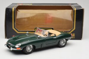 Jaguar E-Type Series 1 Roadster Зелен Bburago 1:18 3018-M5 Метал — снимка 8 от 8