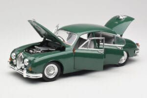 Jaguar Mark II British Racing Зелен & Синьо Интериор Maisto 1:18 59001 Метал — снимка 2 от 8