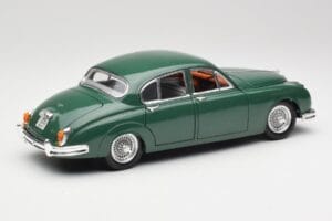 Jaguar Mark II British Racing Зелен & Синьо Интериор Maisto 1:18 59001 Метал — снимка 3 от 8