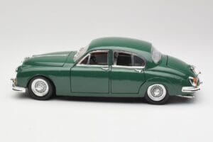 Jaguar Mark II British Racing Зелен & Синьо Интериор Maisto 1:18 59001 Метал — снимка 4 от 8