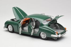 Jaguar Mark II British Racing Зелен & Синьо Интериор Maisto 1:18 59001 Метал — снимка 5 от 8