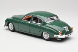 Jaguar Mark II British Racing Зелен & Синьо Интериор Maisto 1:18 59001 Метал — снимка 7 от 8