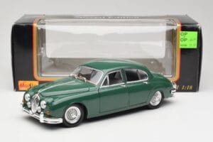 Jaguar Mark II British Racing Зелен & Синьо Интериор Maisto 1:18 59001 Метал — снимка 8 от 8