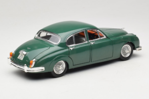 Jaguar Mark II Зелен Tchibo 1:18 49420 Метал — снимка 3 от 8