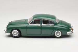 Jaguar Mark II Зелен Tchibo 1:18 49420 Метал — снимка 4 от 8