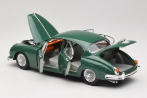 Jaguar Mark II Зелен Tchibo 1:18 49420 Метал — снимка 5 от 8