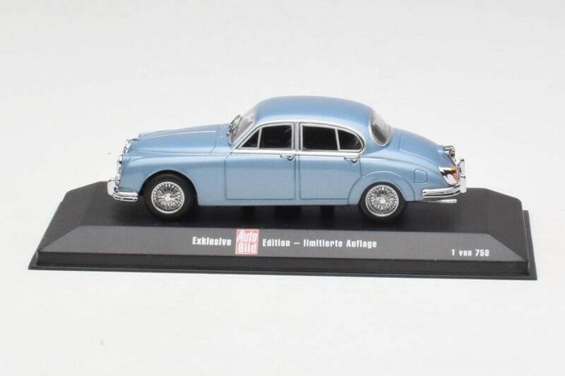 Jaguar Mk II Blue Metallic Minichamps 1:43 433130604 Метал
