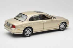Jaguar S-Type X200 Бронзов Maisto 1:18 50332 Метал — снимка 3 от 8