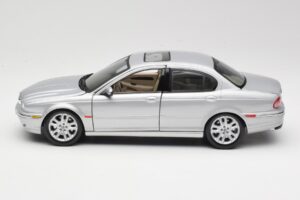 Jaguar X-Type Сребрист Maisto 1:18 7271328 Метал — снимка 4 от 8