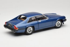 Jaguar XJ-S Син Road Signature 1:18 92658 Метал — снимка 3 от 8