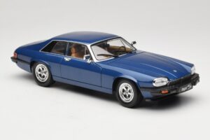 Jaguar XJ-S Син Road Signature 1:18 92658 Метал — снимка 5 от 8