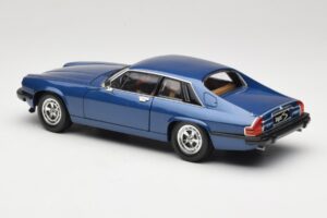 Jaguar XJ-S Син Road Signature 1:18 92658 Метал — снимка 7 от 8