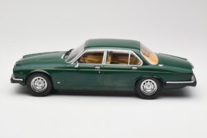 Jaguar XJ Series III Тъмнозелен MCG 1:18 MCG18175 Метал — снимка 3 от 6