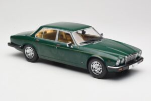 Jaguar XJ Series III Тъмнозелен MCG 1:18 MCG18175 Метал — снимка 4 от 6
