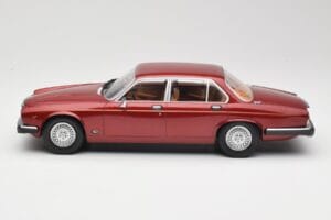 Jaguar XJ Series III Metallic Dark Red MCG 1:18 MCG18176 Метал — снимка 3 от 6