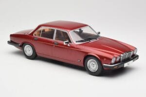 Jaguar XJ Series III Metallic Dark Red MCG 1:18 MCG18176 Метал — снимка 4 от 6