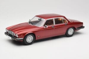 Jaguar XJ Series III Metallic Dark Red MCG 1:18 MCG18176 Метал