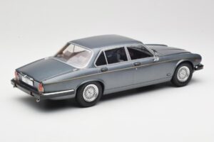 Jaguar XJ Series III Metallic Grey MCG 1:18 MCG18177 Метал — снимка 2 от 6