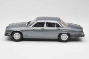 Jaguar XJ Series III Metallic Grey MCG 1:18 MCG18177 Метал — снимка 3 от 6