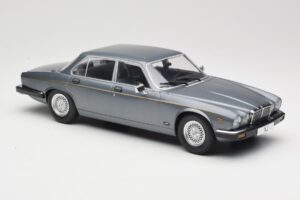Jaguar XJ Series III Metallic Grey MCG 1:18 MCG18177 Метал — снимка 4 от 6