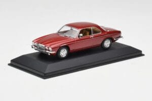 Jaguar XJ12 Coupe Regency Червен Minichamps 1:43 400130461 Метал — снимка 2 от 4
