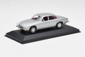 Jaguar XJ12 Series II Сребрист Minichamps 1:43 400130401 Метал — снимка 2 от 4