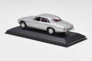 Jaguar XJ12 Series II Сребрист Minichamps 1:43 400130401 Метал — снимка 3 от 4