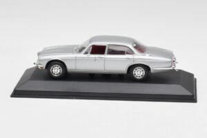 Jaguar XJ12 Series II Сребрист Minichamps 1:43 400130401 Метал
