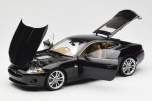 Jaguar XK-R X150 Midnight Черен AUTOart 1:18 73632 Метал — снимка 2 от 8