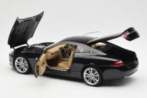 Jaguar XK-R X150 Midnight Черен AUTOart 1:18 73632 Метал — снимка 5 от 8