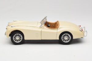 Jaguar XK120 Бял Eduscho 1:18 7482-1HTH Метал — снимка 4 от 8