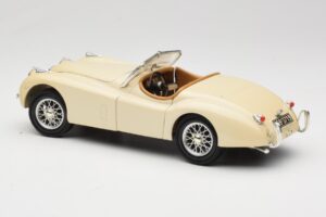 Jaguar XK120 Бял Eduscho 1:18 7482-1HTH Метал — снимка 7 от 8