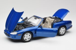 Jaguar XK8 X100 Кабриолет Azure Син Maisto 1:18 50286 Метал — снимка 2 от 8