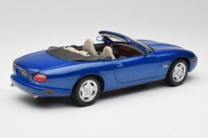 Jaguar XK8 X100 Кабриолет Azure Син Maisto 1:18 50286 Метал — снимка 3 от 8