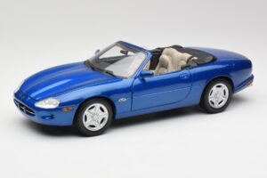 Jaguar XK8 X100 Кабриолет Azure Син Maisto 1:18 50286 Метал