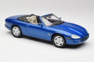 Jaguar XK8 X100 Кабриолет Azure Син Maisto 1:18 50286 Метал — снимка 6 от 8